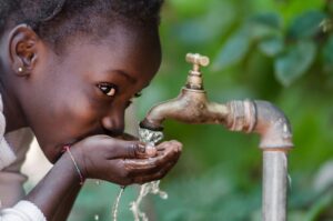 kenya-charity-mission-child-drinking-water
